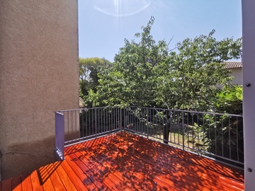 Agrandissement de terrasse – Acier thermolaqué & bois exotique Padouk Agrandissement de terrasse – Acier thermolaqué & bois exotique Padouk