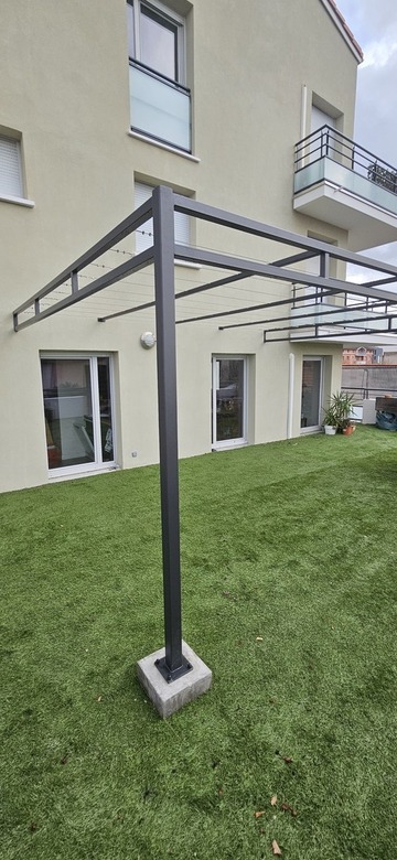 Pergola acier thermolaqué avec filins inox